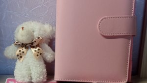 Обзор товара с ВБ. Блокнот с мишкой и разными аккссасуарами. Очень классный! Рекомендую.