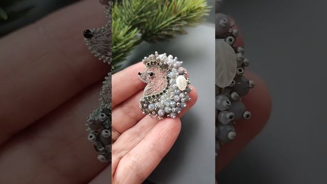 Брошь ручной работы Ёжик, вышивка бусинами, бисер, шерстяными нитками риолис смотреть онлайн