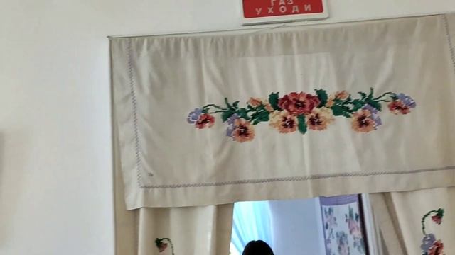 В доме-музее купца Клепикова в городе Сургуте. Много вышивки ?
