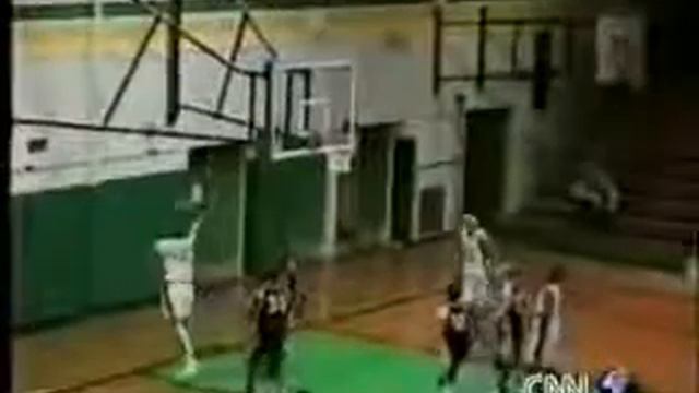 Самий неймовірний кидок в історії баскетбола смотреть онлайн