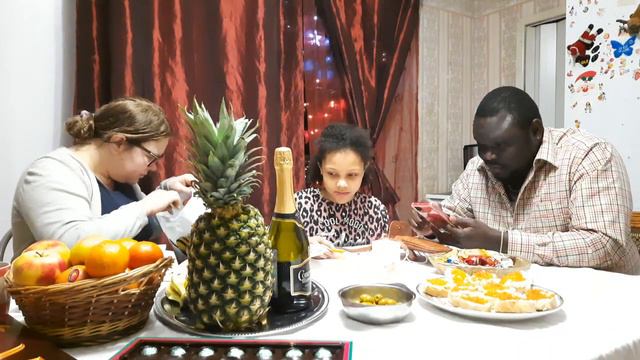 С новым годом ! Эмма получила подарок 🎁