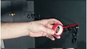 Такого еще никто не делал! Как закрепить стеклянную полку при помощи скотча!
