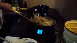 Как приготовить сазана в кисло-сладком соусе.AVI