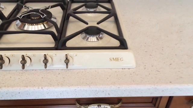 Кухня с Итальянскими фасадами под заказ от IDEASTUDIO . Столешница кварц . смотреть онлайн