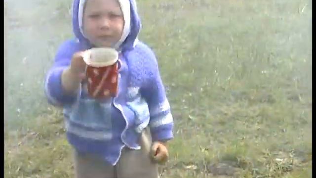 Немного с юмором. Кто-то еще наливает, а кому-то уже достаточно... )) смотреть онлайн