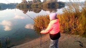 Обучение жены азам фидерной рыбалке.mp4