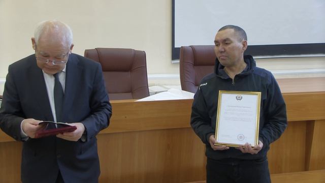 Бойца СВО наградили медалью "За отвагу" смотреть онлайн