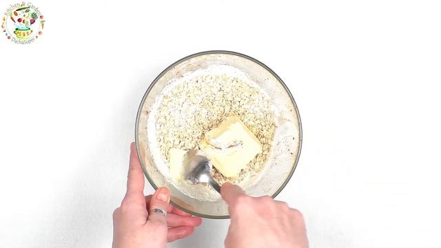 Овсяный крамбл с яблоками