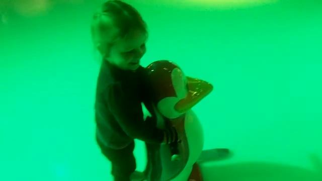 Влог Настя первый раз на коньках, кушаем пиццу и Огромное Мороженое смотреть онлайн