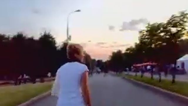 12.07.2009. Фиса с рукой в гипсе катается на Поклонной горе (Nokia N73) смотреть онлайн