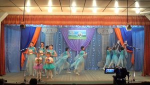 танец "Где водятся волшебники" исполняет танцевальный коллектив "Фантазия" и "Солнышко"