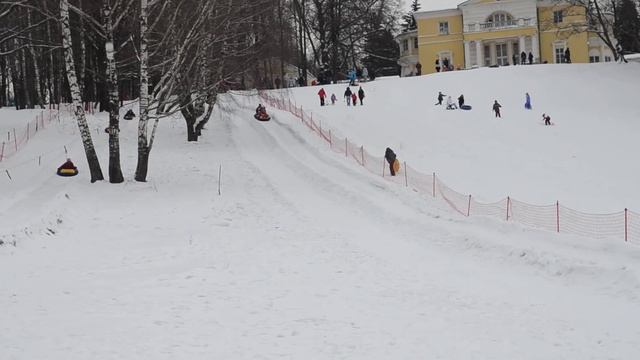 Зимние развлечения-тюбинг трасса в усадьбе Братцево смотреть онлайн