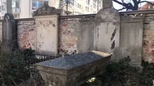 Прогулки по кладбищу.