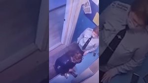 Две сотрудницы полиции разряжали пистолет и чуть не застрелились