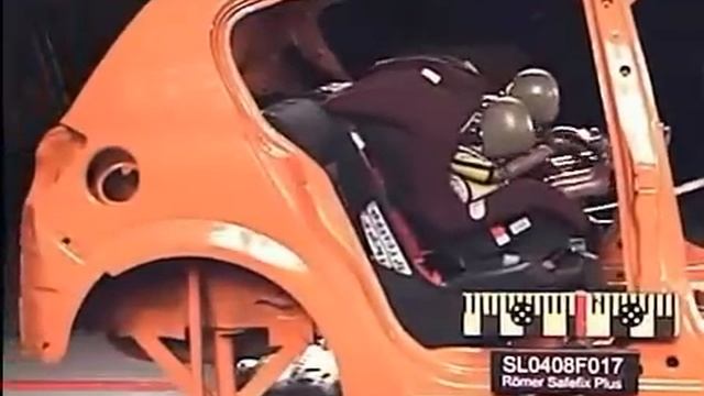 Краш-тест Romer SafeFix Plus Isofix (фронтальный удар) смотреть онлайн