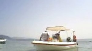 Лежу на пляжу я и млею