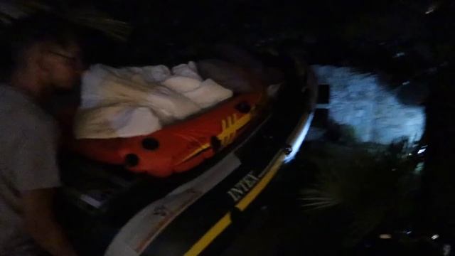 PASSER UNE NUIT DANS LA PISCINE DE LA VILLA AVEC @Michou ! смотреть онлайн