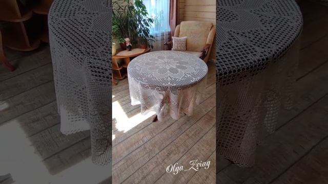 Скатерть вязаная крючком в филейной технике круглая