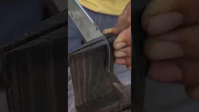 How to hang an axe handle with a cross wedge for hardwood #craftsmanship #shorts