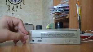 как открыть CD/dvd rom с помощью скрепки