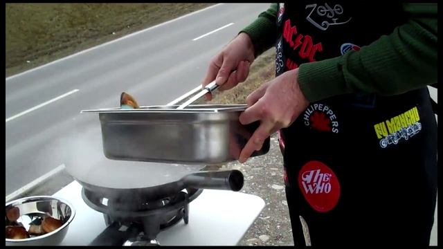 "Bouillabaisse" COME ON BABE, EAT IT RICH! смотреть онлайн