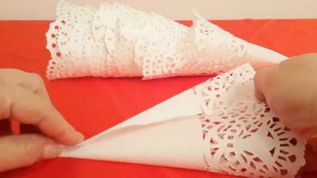 Шикарные снежинки из ажурных салфеток Paper Snowflake