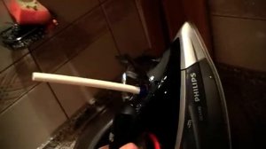 Как почистить утюг от накипи PHILIPS GC 4490