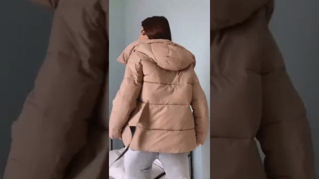 Стильная женская куртка короткая бежевого цвета смотреть онлайн