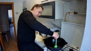 Как обжечь чугунный казан в домашних условиях, всё очень просто!