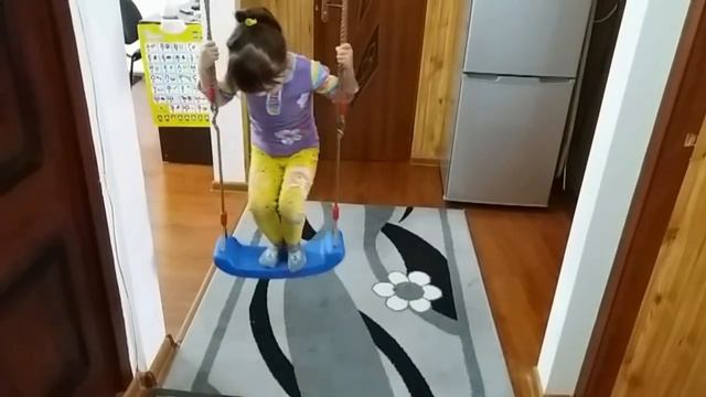 Как можно качаться на качелях различным способом. Ryana swinging on a swing in a different way.