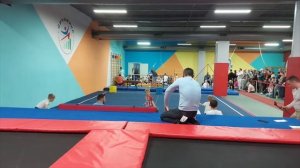 Первая победа на соревнованиях. Гимнастика мальчики 4 года. 25.12.2021 спортшкола "Динамика"