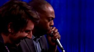 Имитатор из "Полицейской Академии" имитирует "Лед Зепелин"