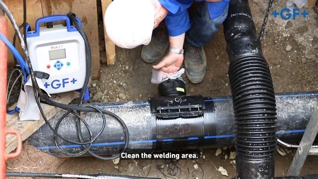 Врезка под давлением в ПЭ водопровод через задвижку. ПНД труба монтаж. Соединить две ПЭ трубы смотреть онлайн