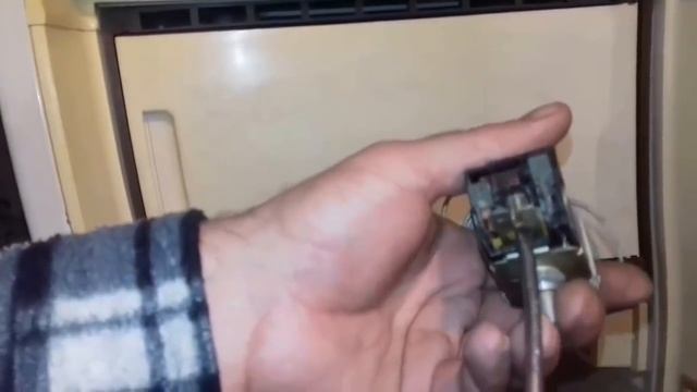 Ремонт однокамерного холодильника. Часть 2 / Двигатель, реле, термостат