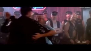 Джеймс Бонд (Дэниел Крейг) и Ксандер Кейдж (Вин Дизель). Голубая устрица на пляже.