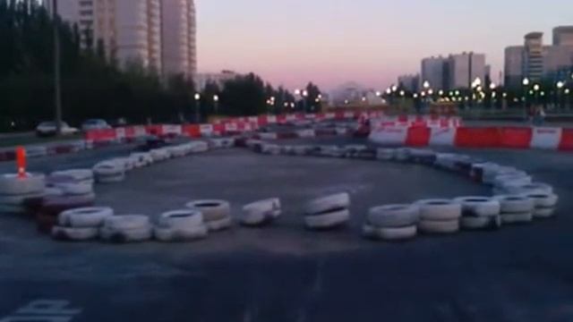 Женек Конев.Картинг у ТРЦ"Арена" смотреть онлайн