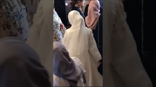 красавица в хиджабе ждет своего жениха смотреть онлайн