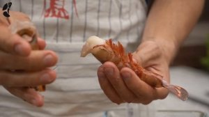 Готовим на костровых чашах: тигровые креветки со стенками из ананаса