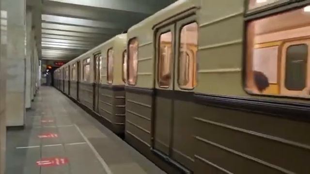 ретропоезд Сокольники отправляется со станции Юго - западная