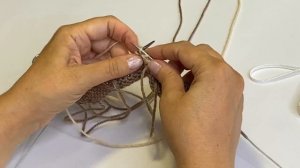 Мастер класс по вязанию джемпера с квадратным принтом, который связан в стиле интарсия/Экспресс МК