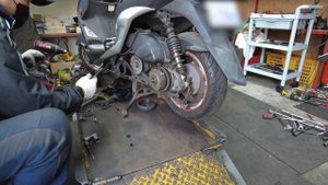 Yamaha Motorcycle Cygnus X 125 Scooter Drivetrain Parts Disassembly