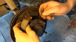 Замена задних колодок на Mazda Demio