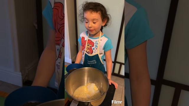 Cooking Waffles with Scarlett смотреть онлайн