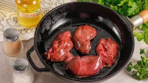 Теплый салат с печенью кролика