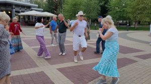 Каблучками тук-тук-тук... 23.08.24...