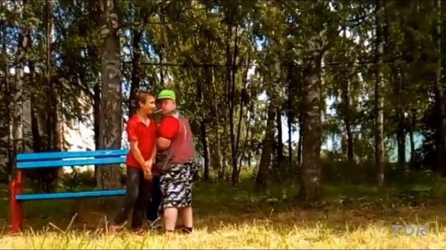 Пранк: пьяный мужик целует мужика в щёчку/ пристаёт ко мне/чуть не пострадал смотреть онлайн