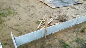 Сделал ещё грядки из плоского шифера.