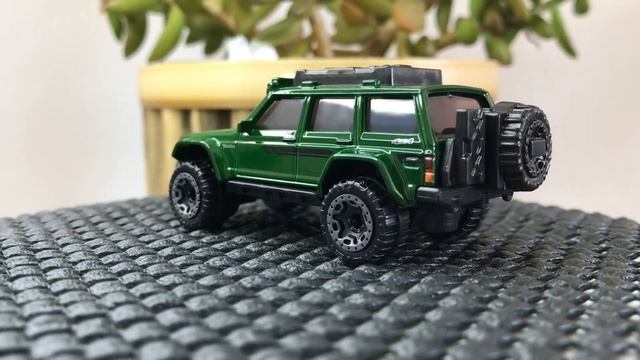 Hot Wheels 95 Jeep Cherokee & 1986 Toyota Van! Unboxing e review. смотреть онлайн
