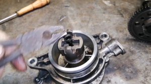 Стук из открытой маслозаливной горловины, крышки, на примере дизельного двигателя BMW X5 E70 M57