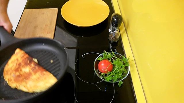 Омлет с сыром на сковороде/Быстро и вкусно